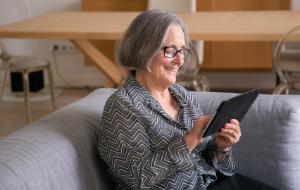 Senior chce i senior potrafi. Obalamy mity o cyfrowej edukacji osób starszych